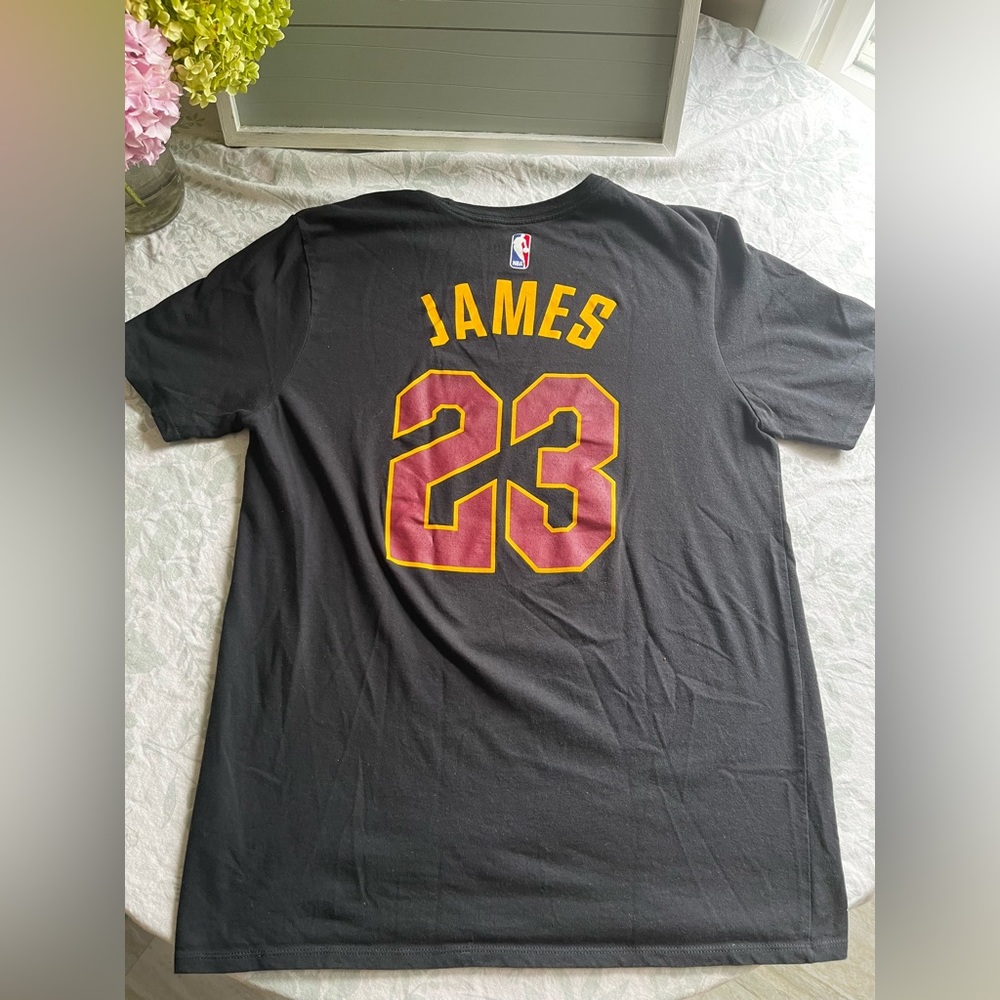 The Nike Tee Athletic Cut Dri-fit Cavaliers LeBron James 23 Jersey shirt Size L - Picture 2 of 8